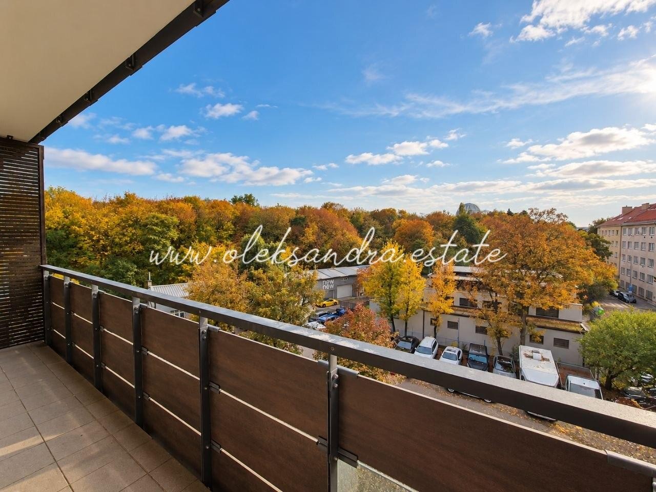 Byt 2+kk · 58 m² · V mezihoří, Praha - 3