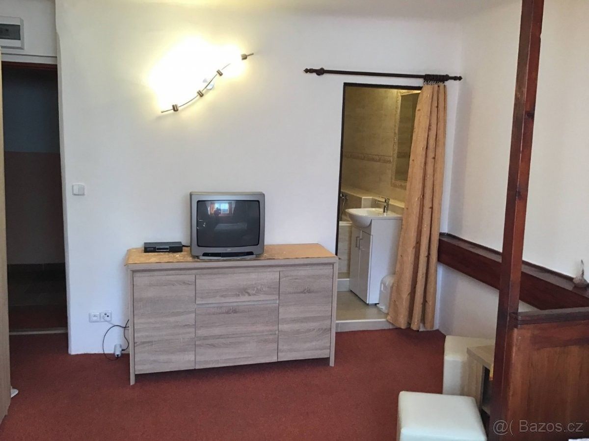 Pronájem byt - Karlovy Vary, 360 01