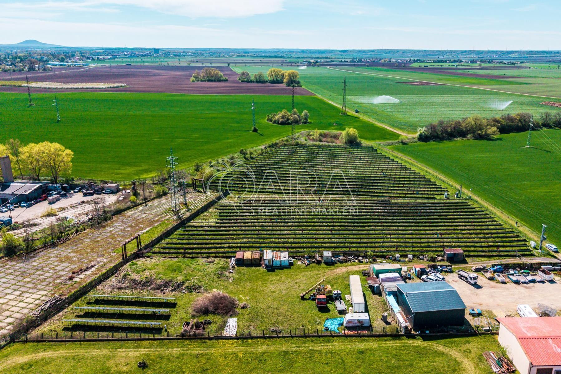 Komerční pozemek, 1 000 m²