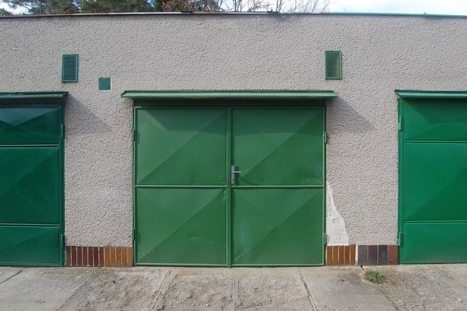 Garáže, Brno, 618 00