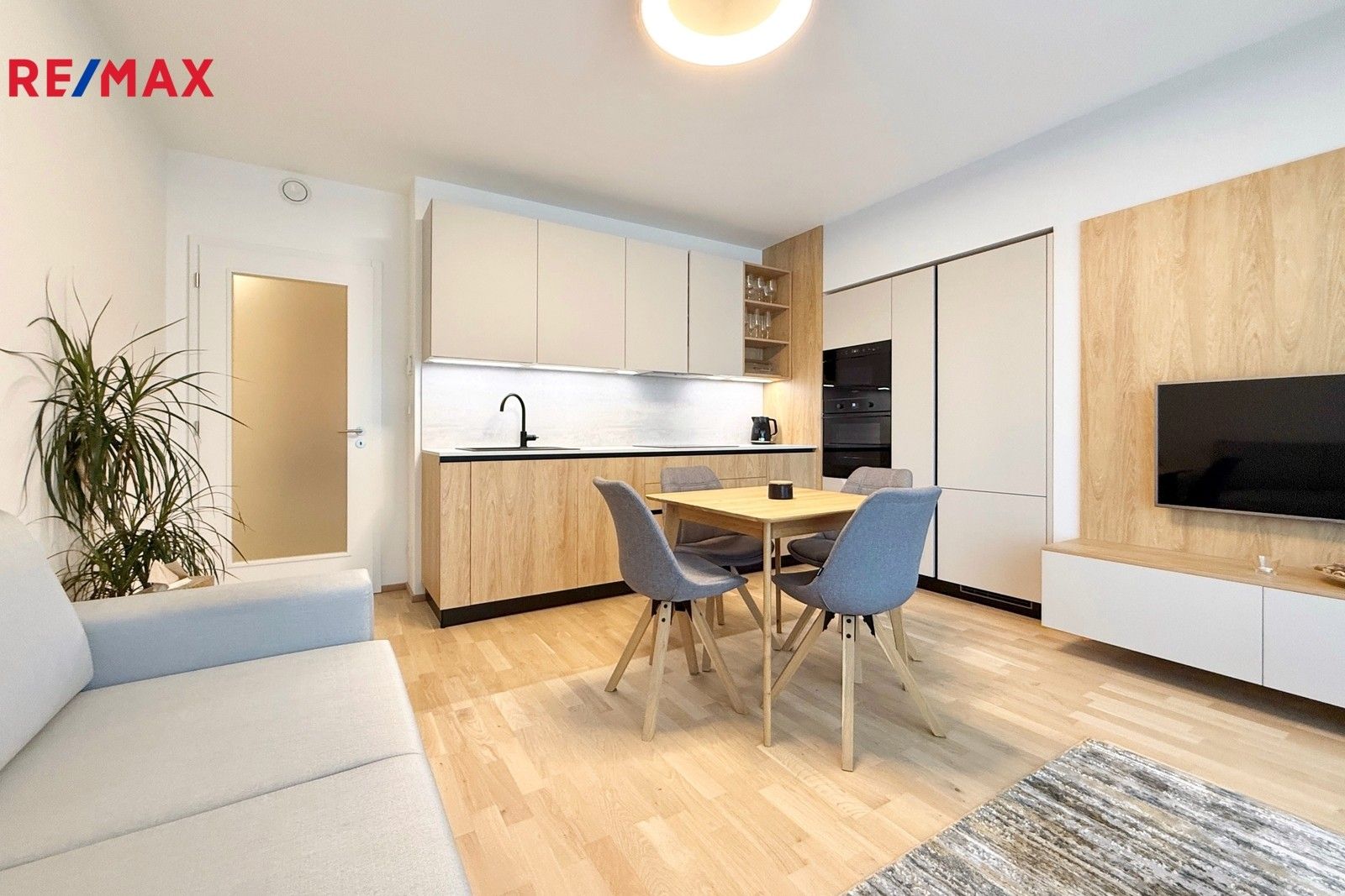 Prodej byt 2+kk - Šenácká, Praha, 55 m²