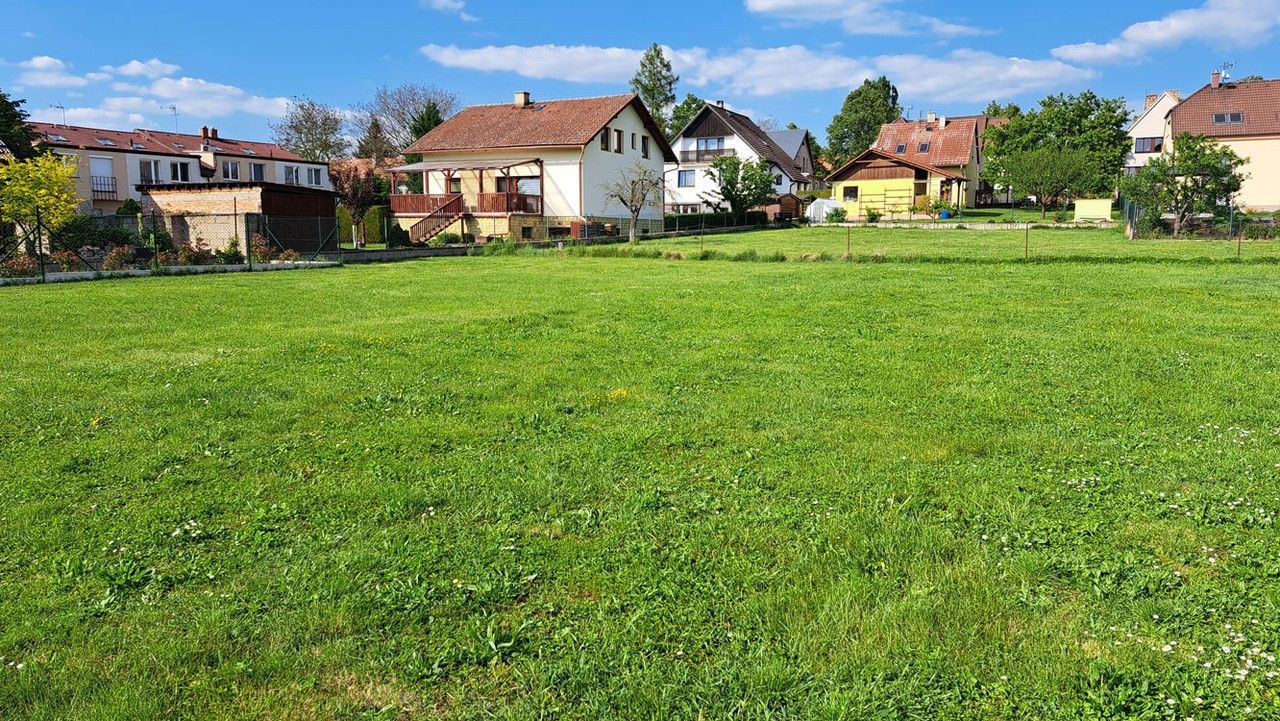 Prodej pozemek pro bydlení - 5. května, Milovice, 998 m²