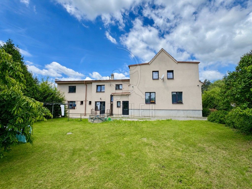 Rodinné domy, Ke Břvům, Praha Sobín, 165 m²