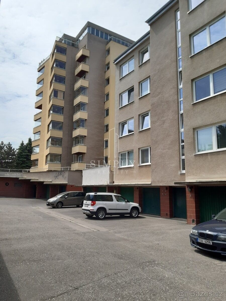 Garáže, Praha, 100 00