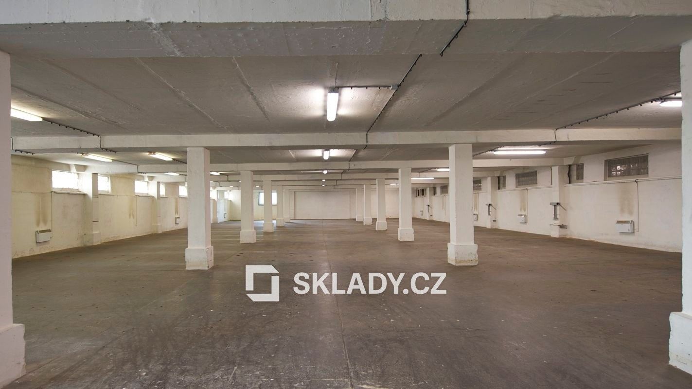 Sklad, 908 m²