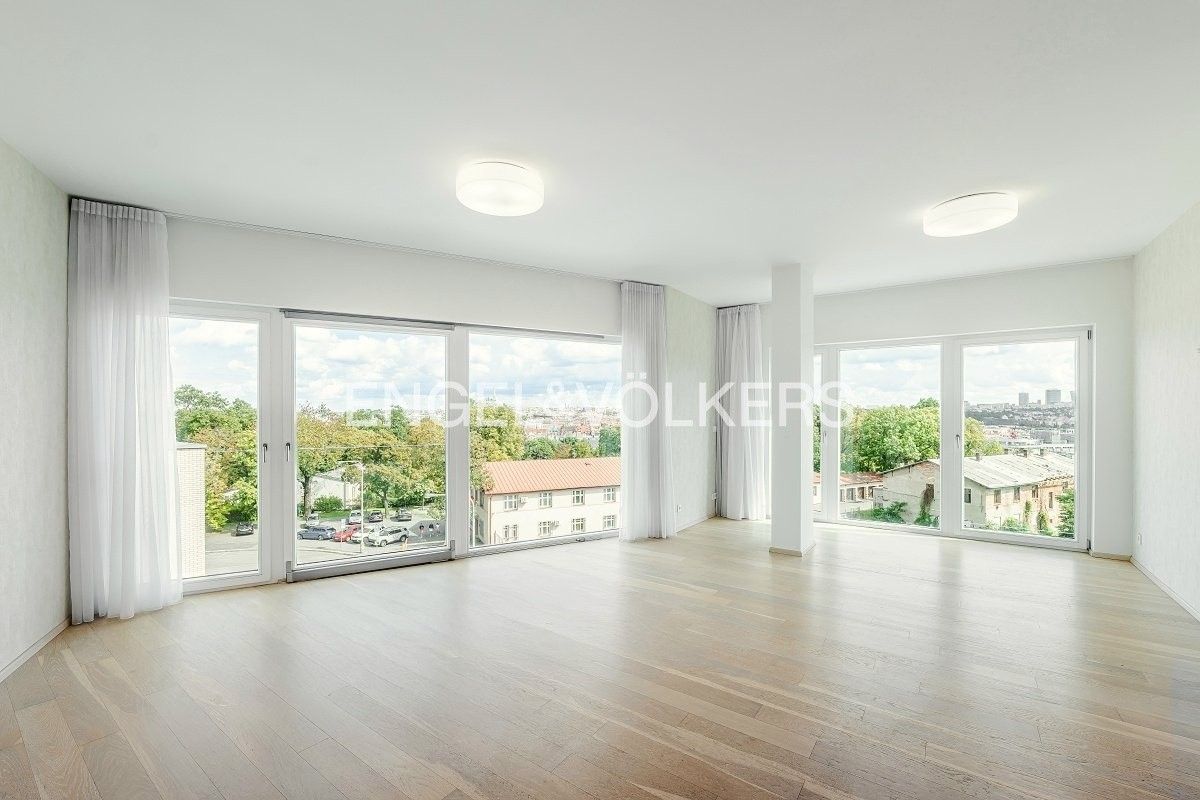 4+kk, Holečkova, Praha, 166 m²