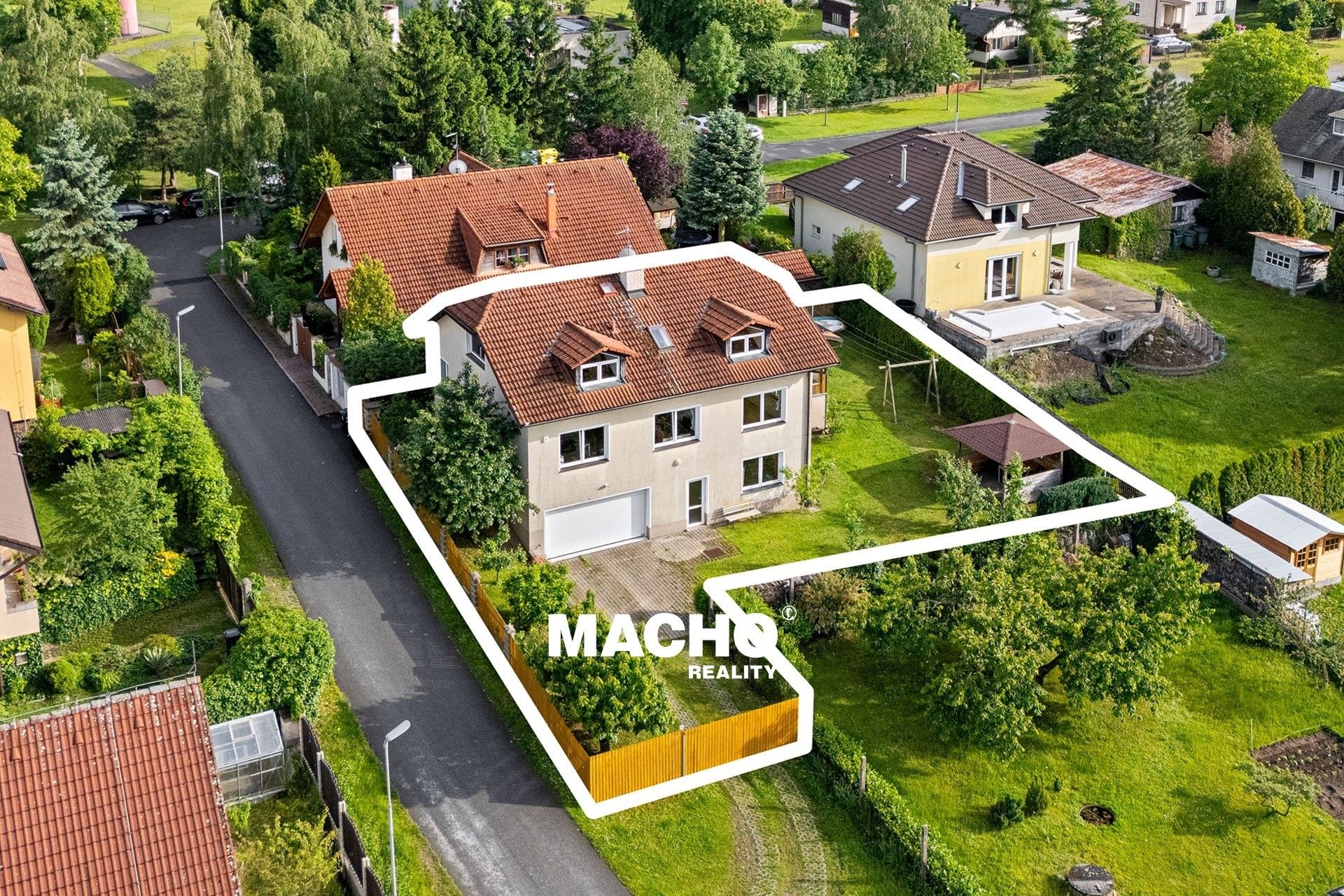 Rodinné domy, U vodojemu, Řitka, 333 m²