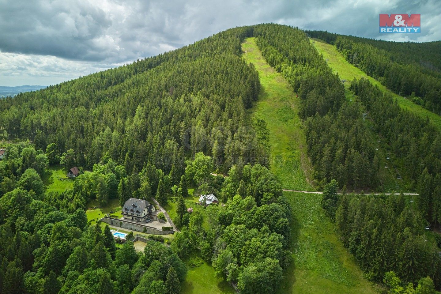 Ubytovací zařízení, 1 000 m²