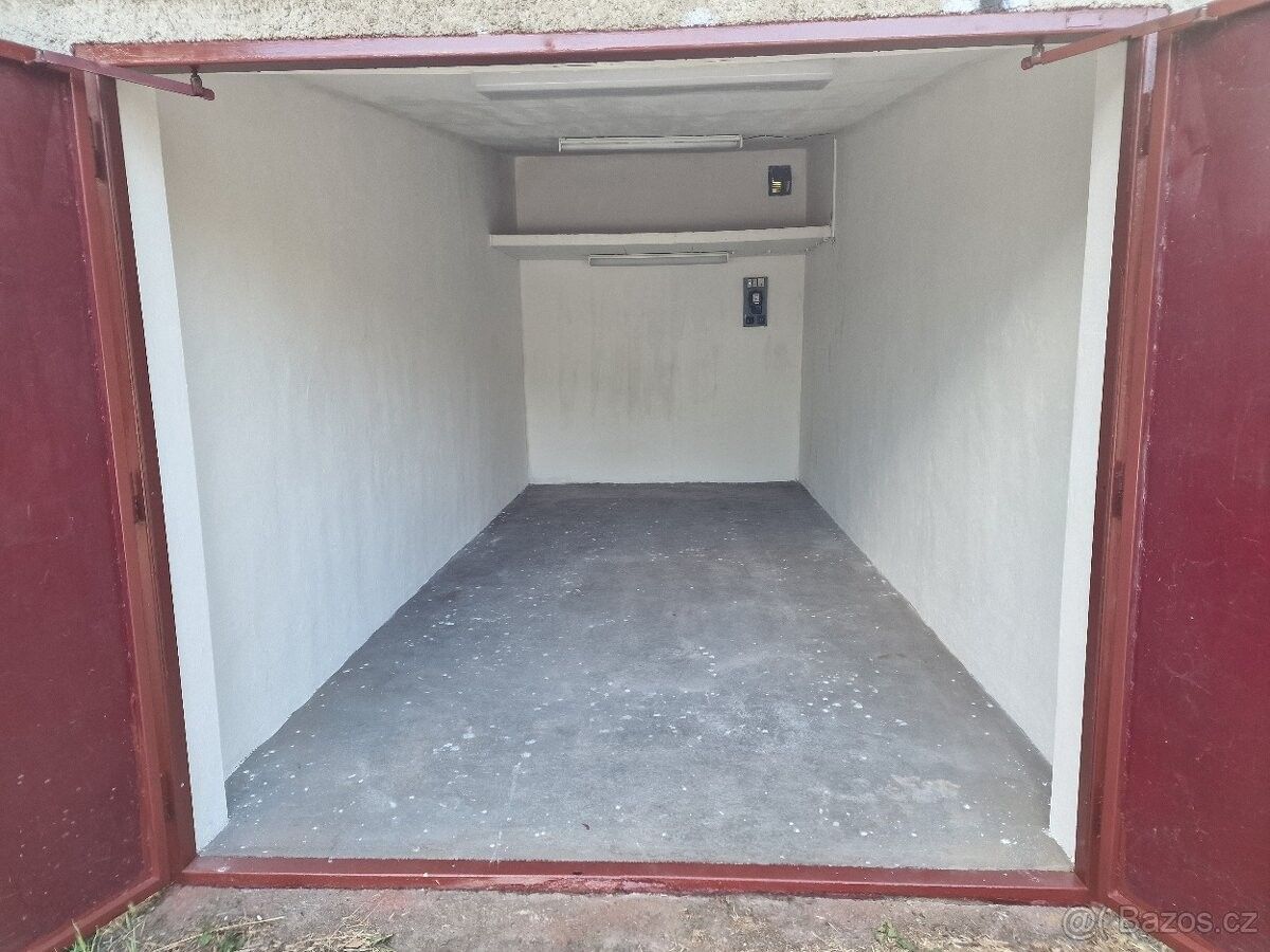 Garáže, Plzeň, 301 00