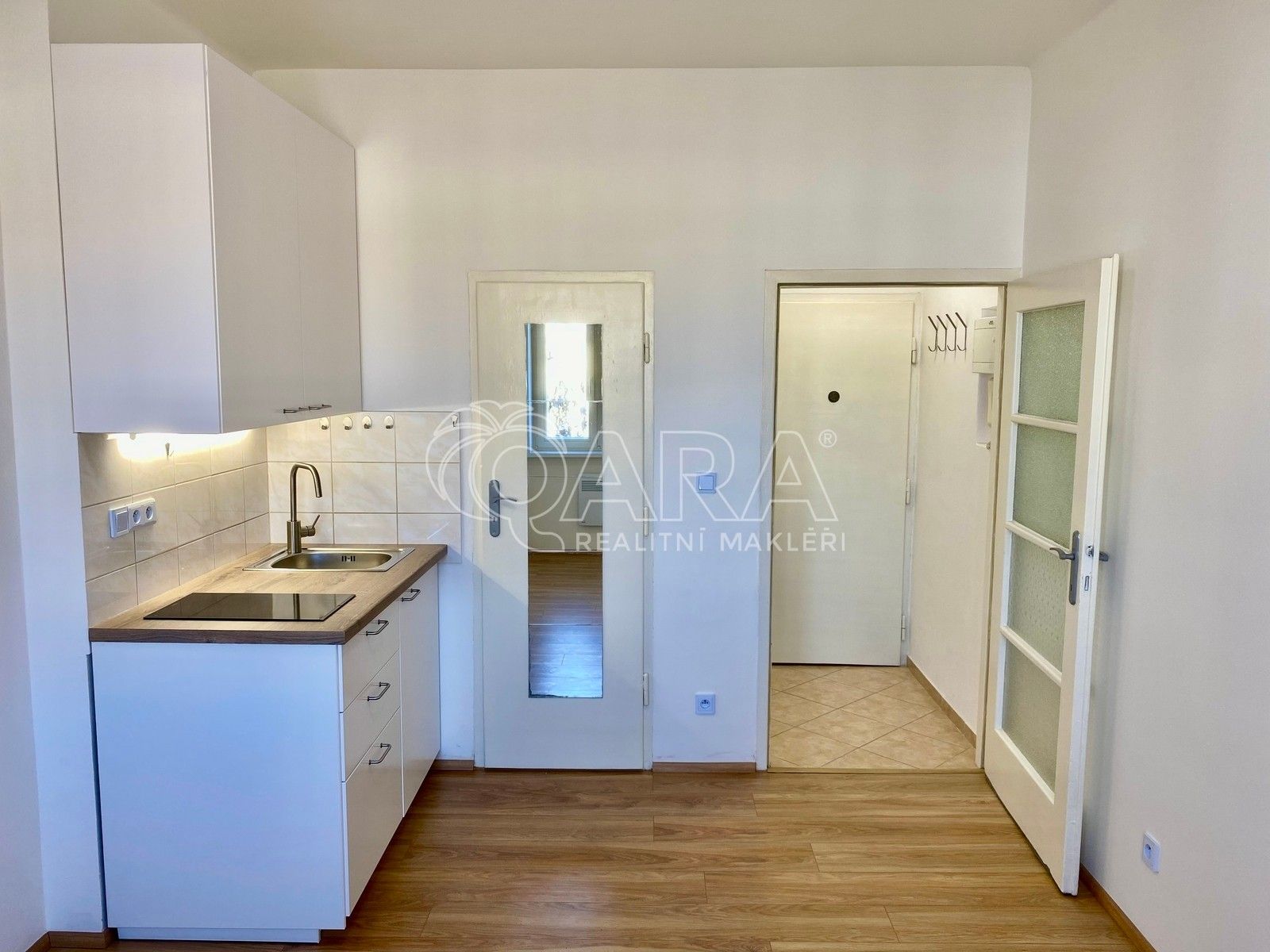 1+kk, V Horkách 1386, Praha, 17 m²