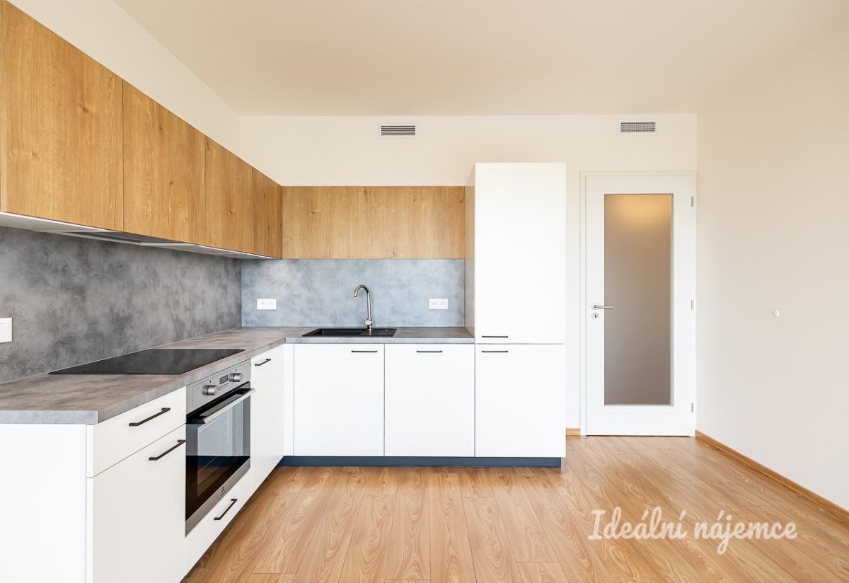 Pronájem byt 2+kk - Zimova, Praha, 50 m²