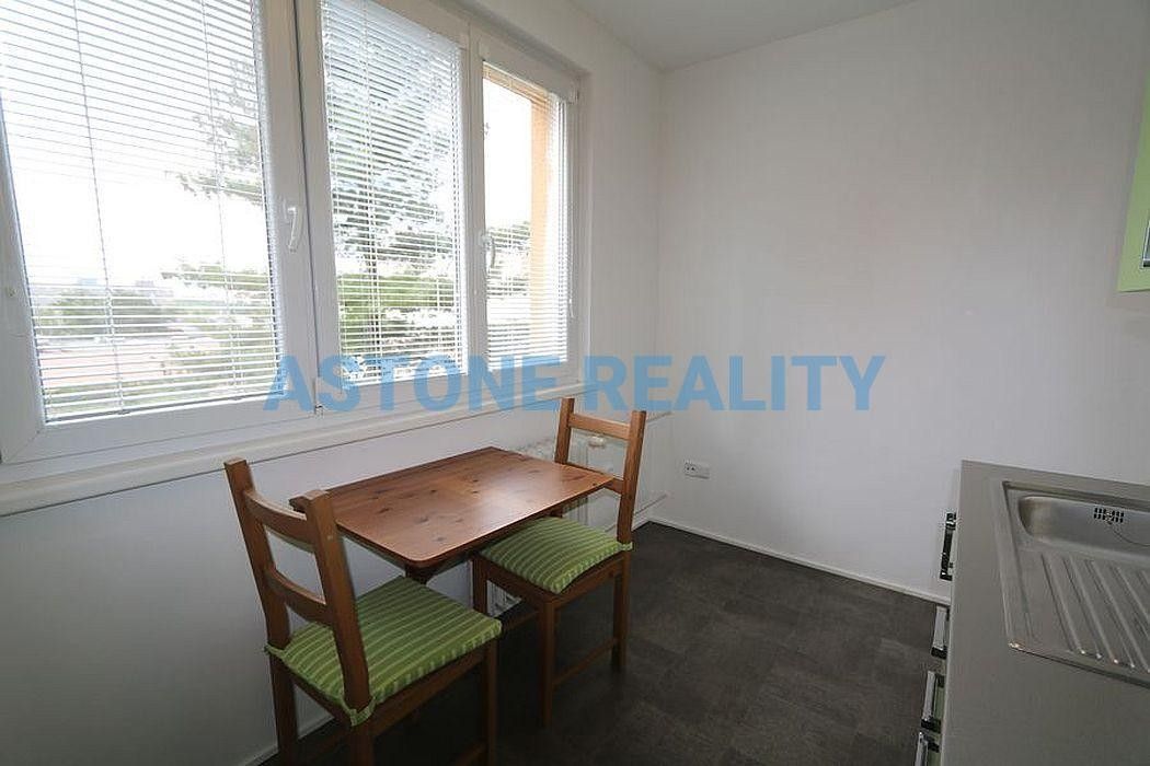 Pronájem byt 2+1 - Jahodová, Praha, 52 m²