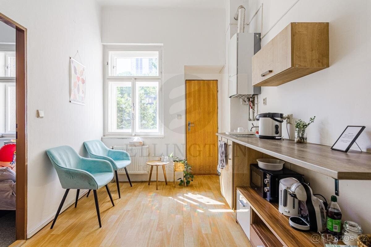 Prodej rodinný dům - Praha, 128 00