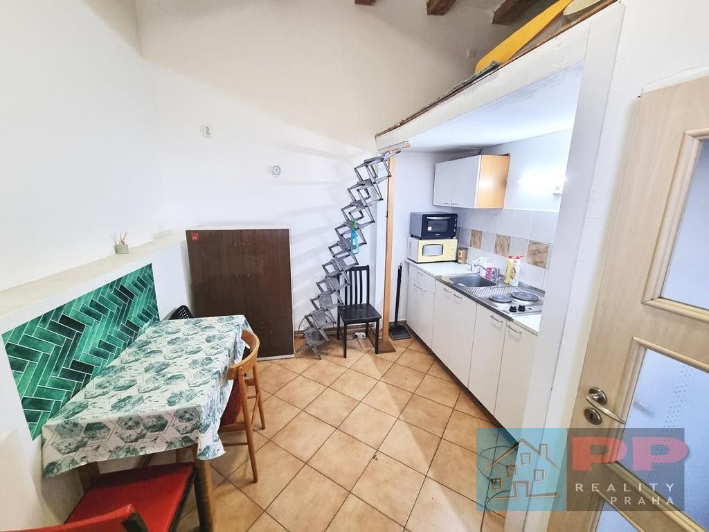 2+kk, Petra Bezruče, Pečky, 40 m²