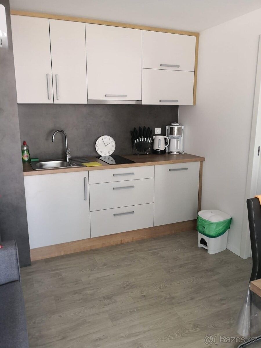 Rodinné domy, 987 66, Zahraničí