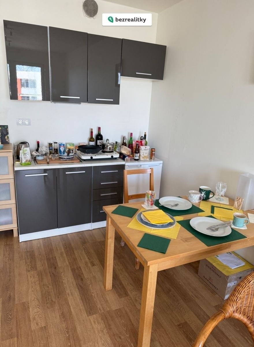 1+kk, Hornoměcholupská, Praha, 37 m²