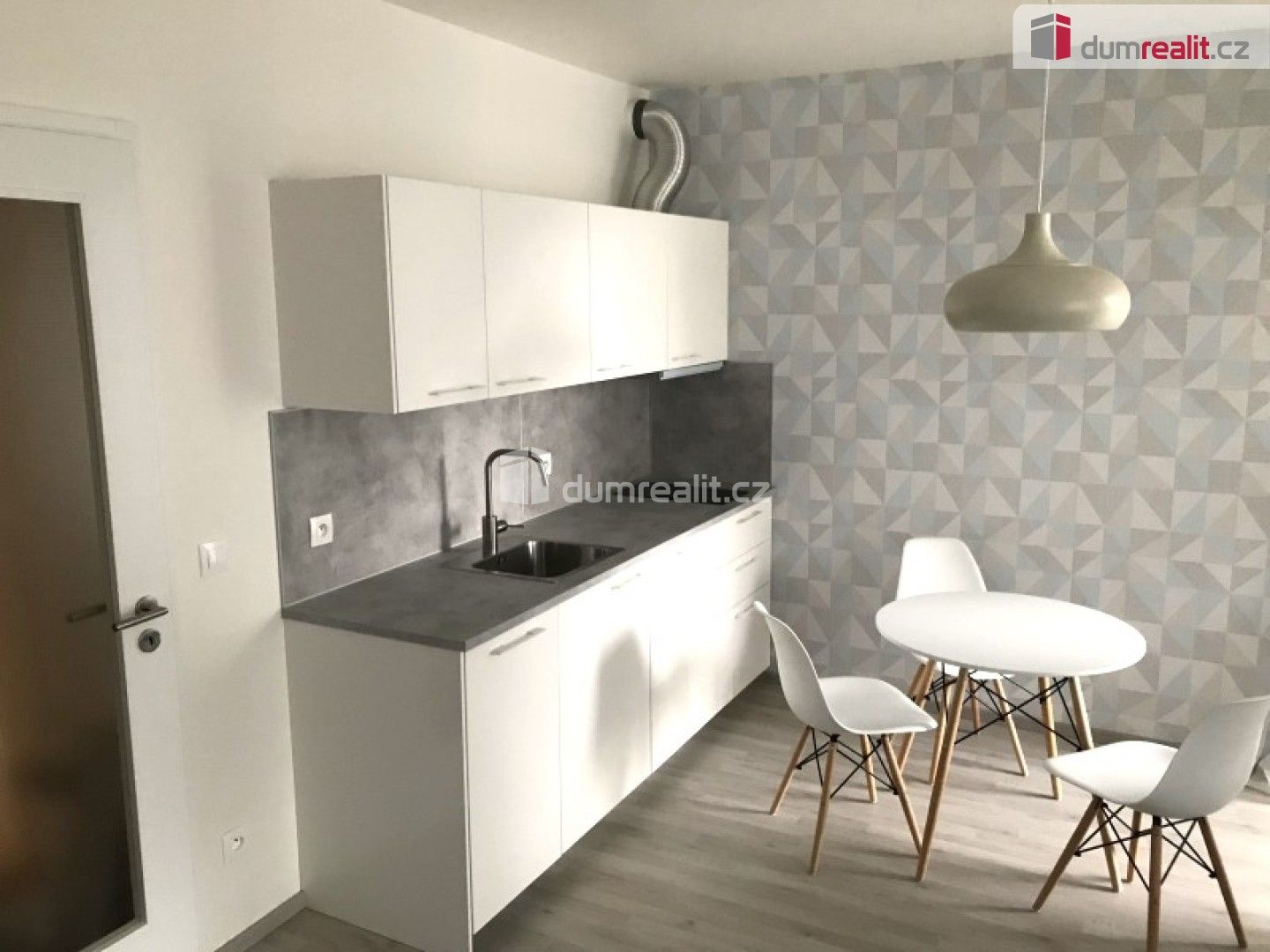 1+kk, Strnadových, Praha, 33 m²