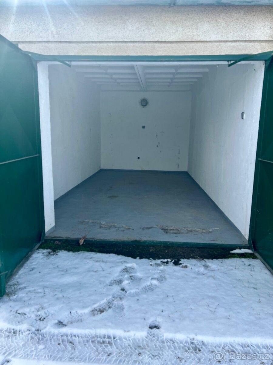 Garáže, Slaný, 274 01