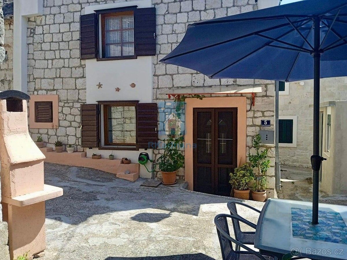 Rodinné domy, 987 66, Zahraničí