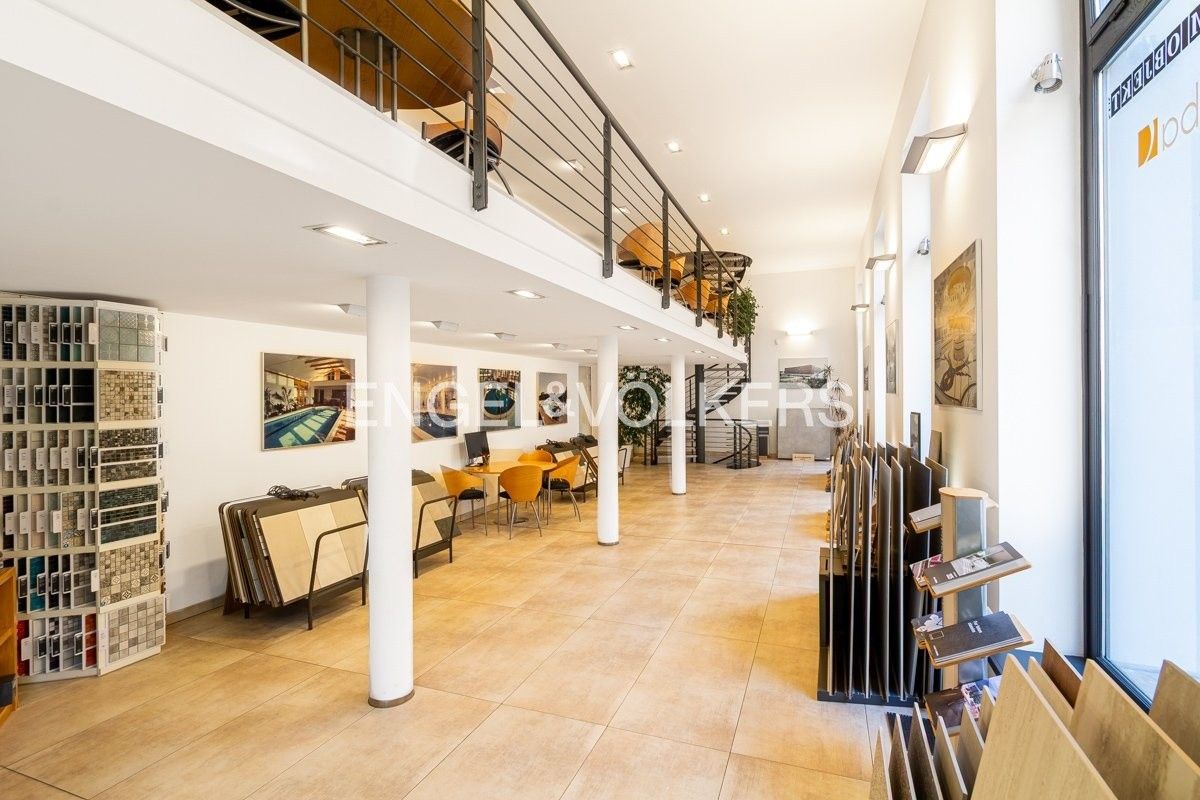 Pronájem obchodní prostory - Černomořská, Praha, 364 m²