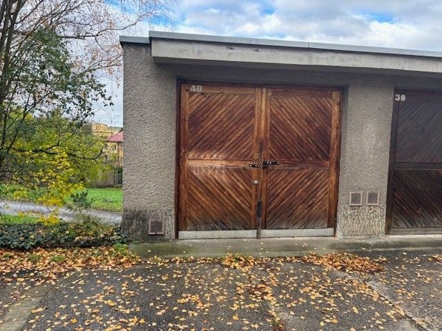 Garáže, Praha, 140 00