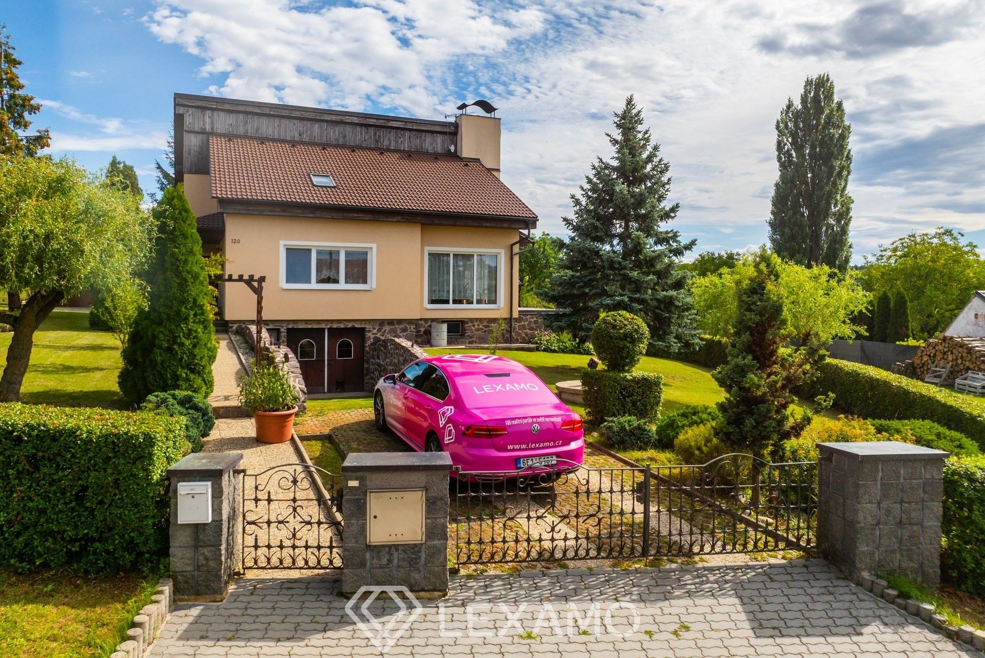 Prodej rodinný dům - Slatina, 270 m²