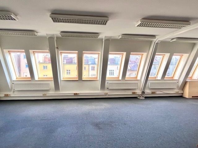 Pronájem kancelář - Kolínská, Praha, 100 m²