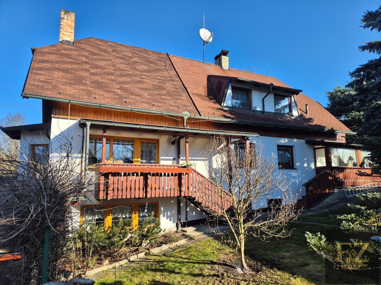 Prodej rodinný dům - Husovy sady 465, Černovice, 400 m²