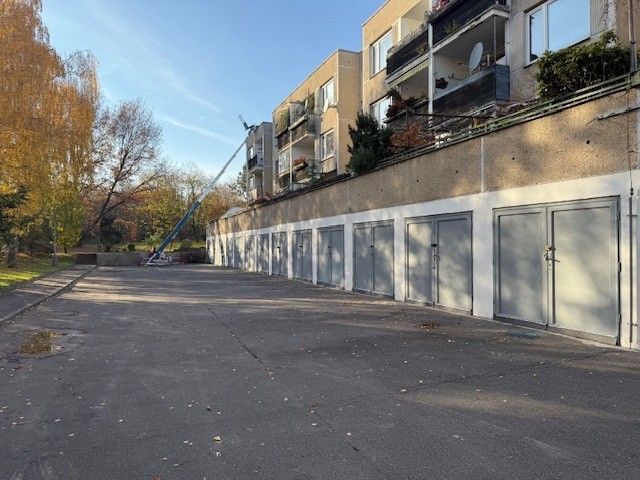 Garáže, Praha, 140 00