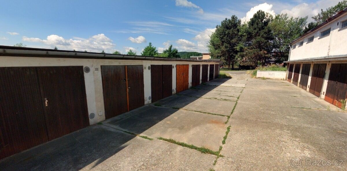 Garáže, Otrokovice, 765 02