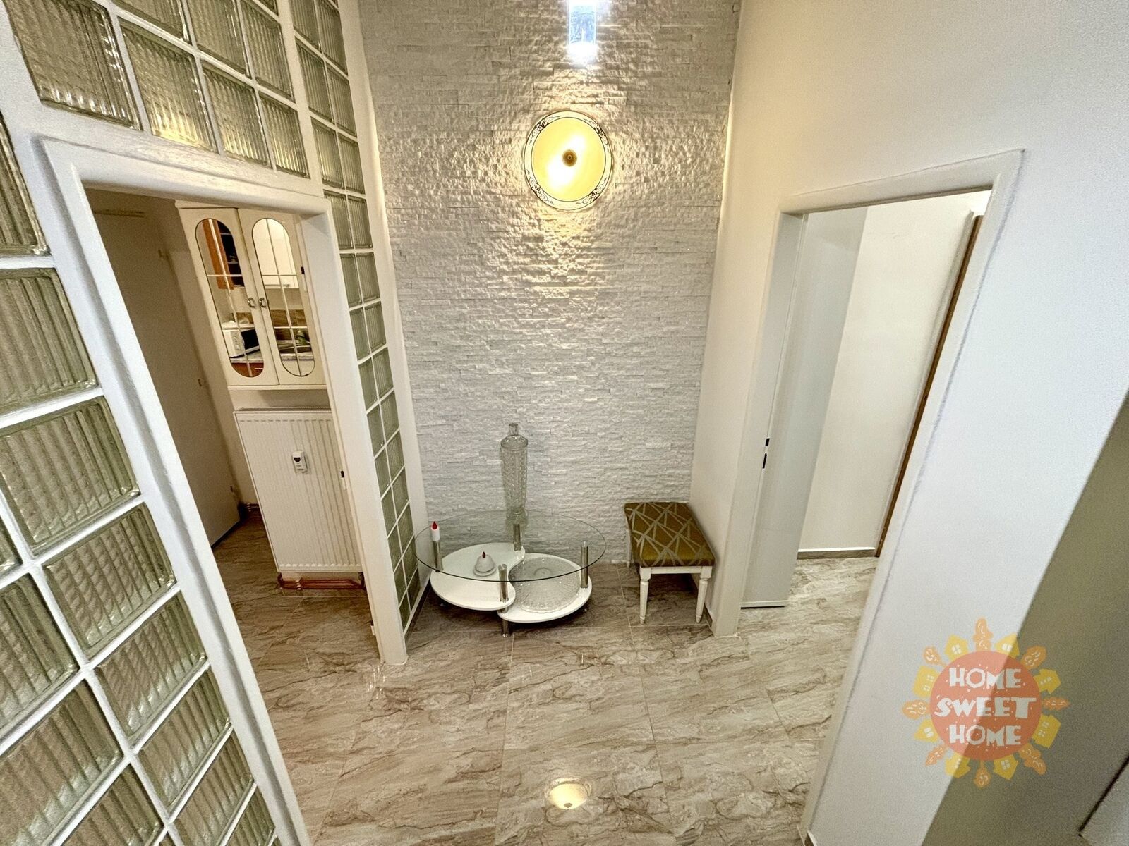 Pronájem komerční - Nučická, Praha, 18 m²