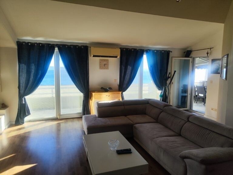 Byty, 987 66, Zahraničí