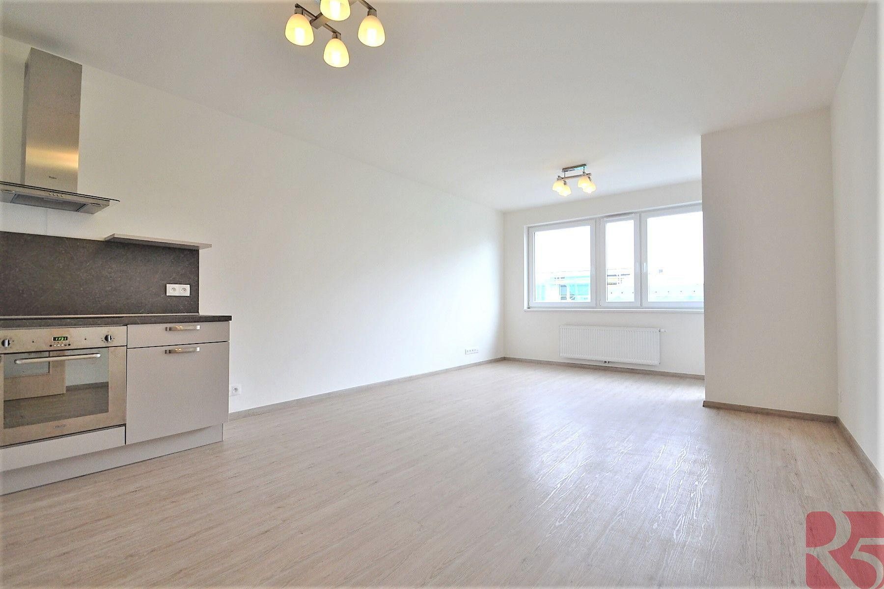 2+kk, V zahrádkách, Praha, 55 m²