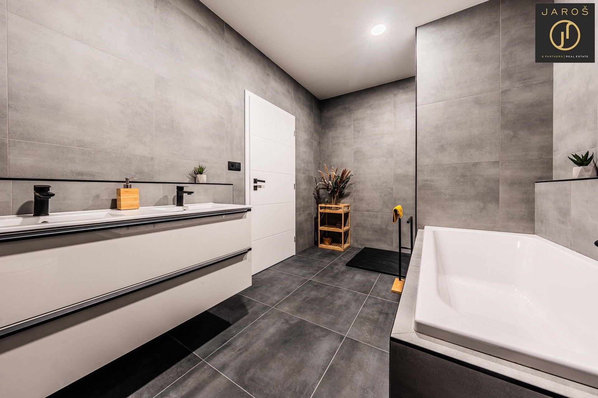 Prodej rodinný dům - Kolmá, Pchery, 126 m²