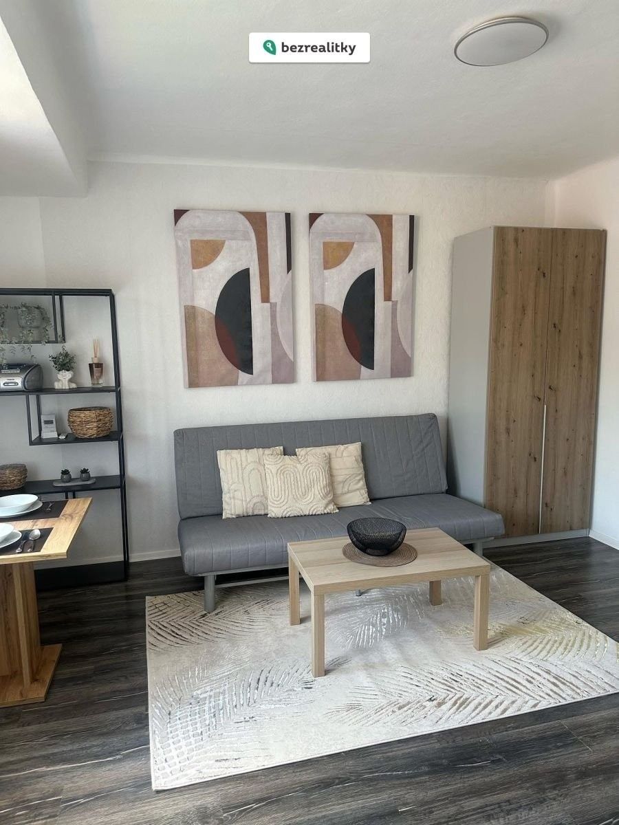 1+1, Na Louce, Králův Dvůr, 39 m²