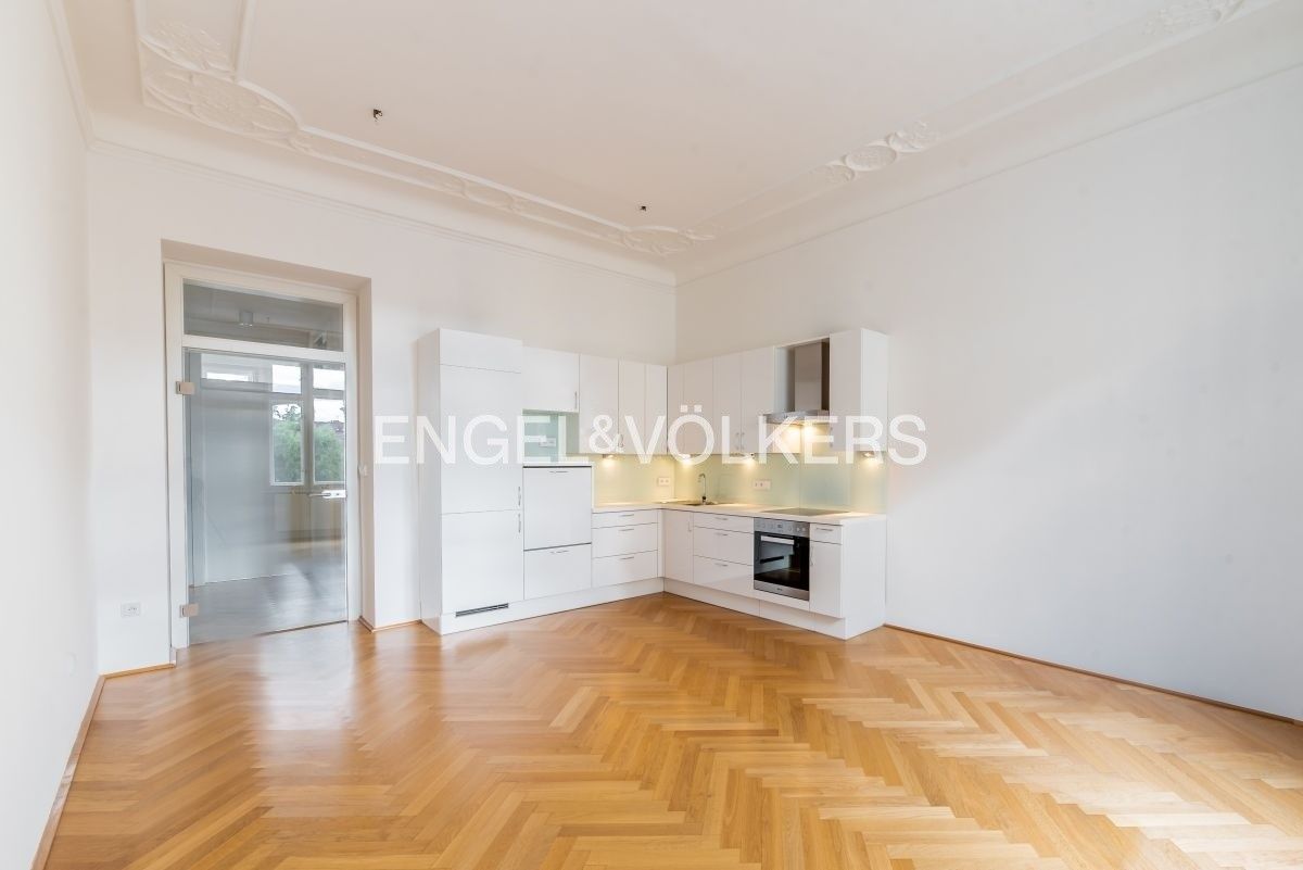 Pronájem byt 3+kk - Římská, Praha, 85 m²