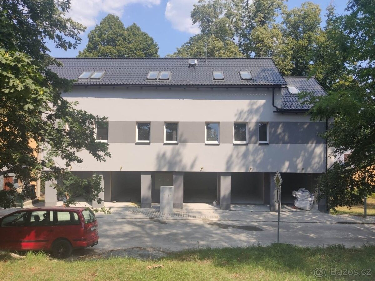 Garáže, Doksy, 472 01