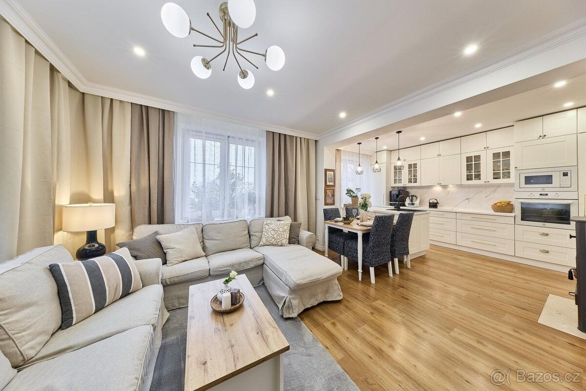 Rodinné domy, Jaroměř, 551 02