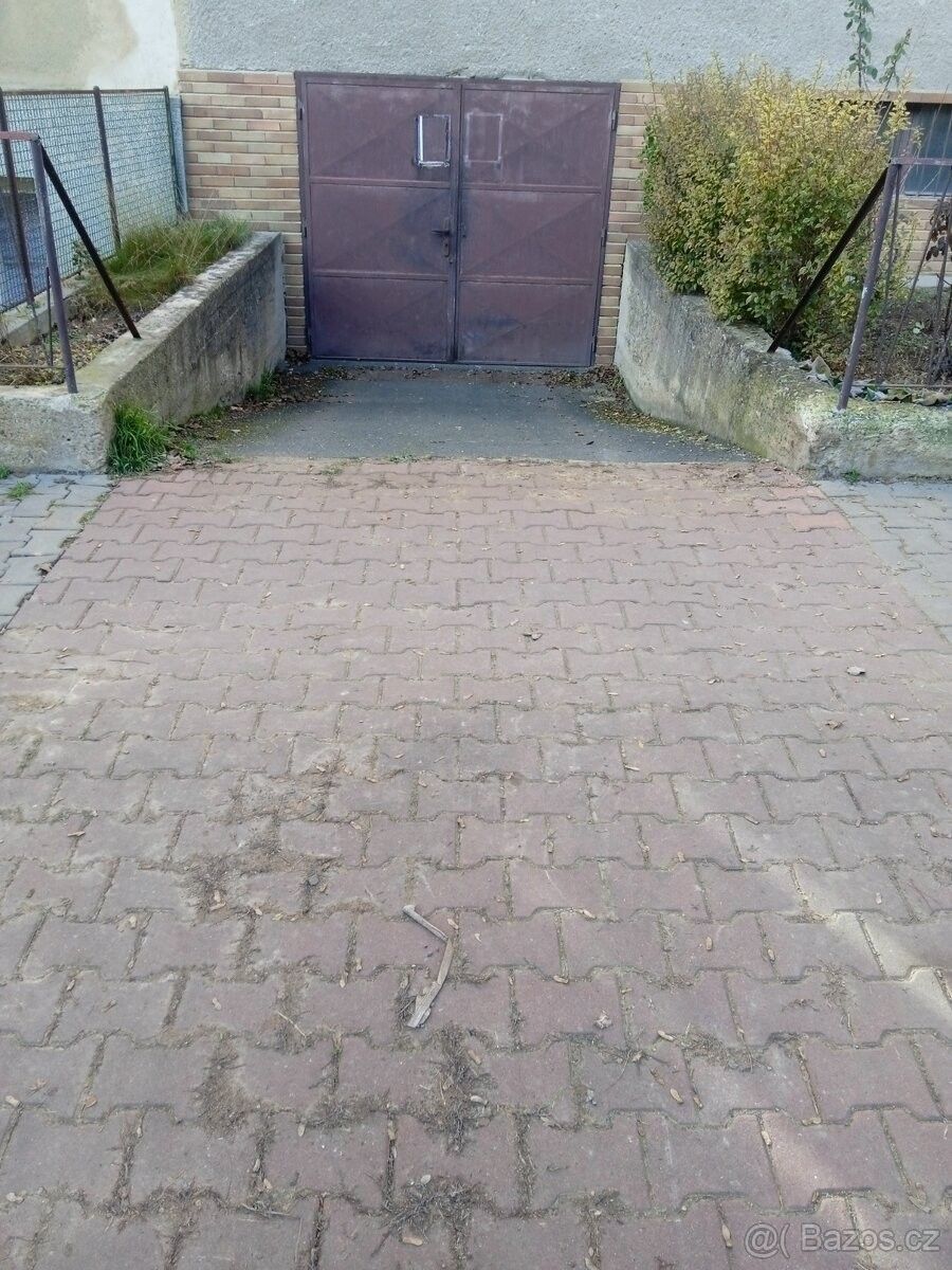 Garáže, Brno, 636 00