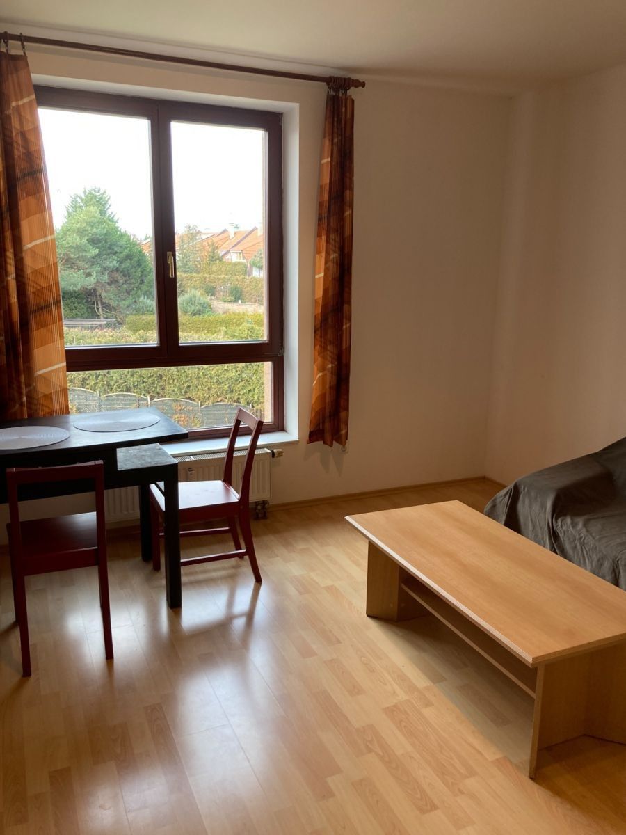 Pronájem byt 1+kk - Zimní, Hostivice - Hostivice, Středočeský kraj, 31 m² - 2