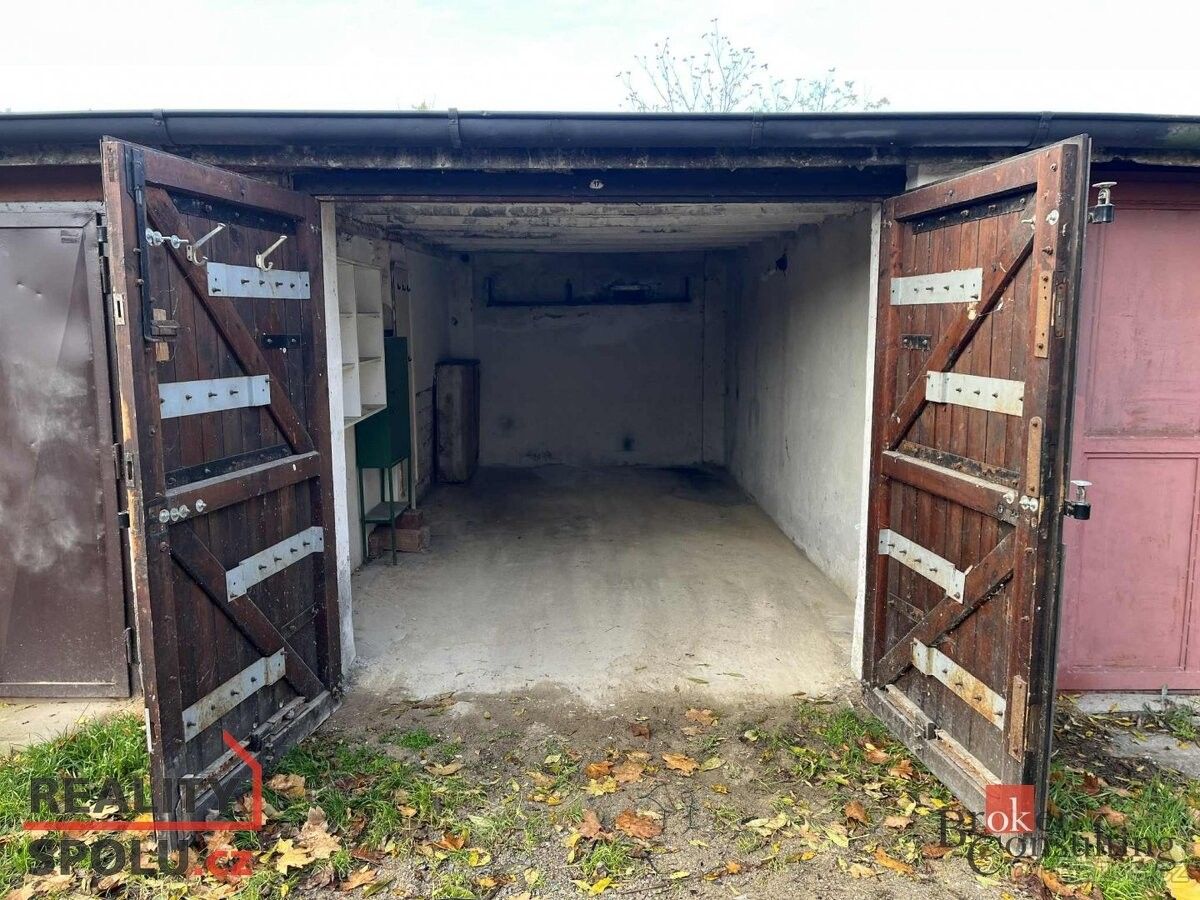 Garáže, Praha, 101 00