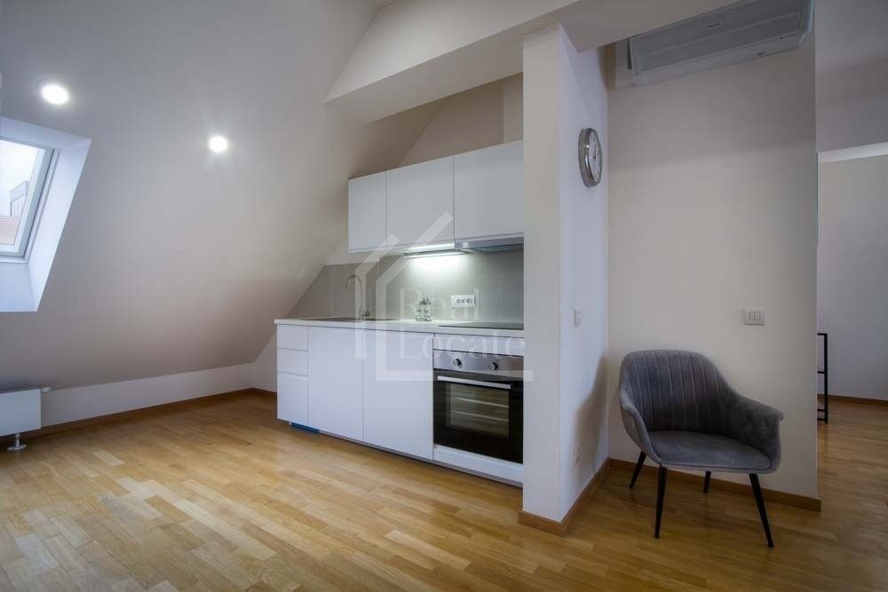 Pronájem byt 2+kk - Sokolovská, Praha, 76 m²