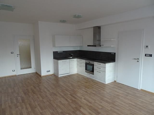 Pronájem byt 2+kk - Hronovická  , Pardubice, 62 m²