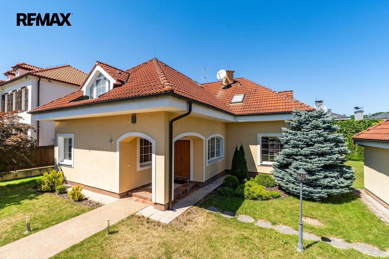 Rodinné domy, Průhonice, okres Praha-západ, Středočeský kraj, 280 m² - 1
