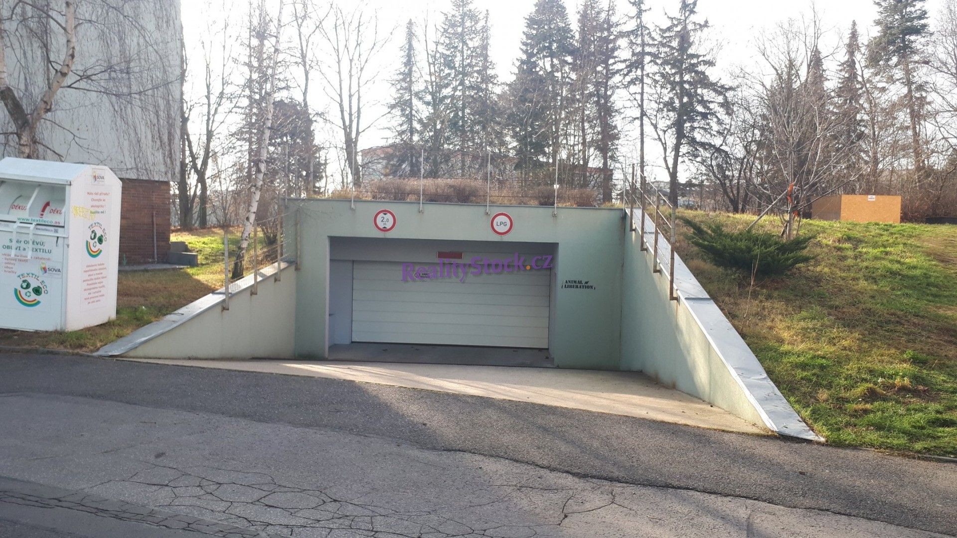 Garáže, Hoškova, Praha, 19 m²