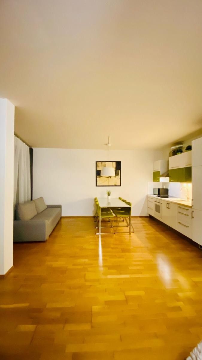 Pronájem byt 1+kk - Jeseniova, Praha, 67 m²