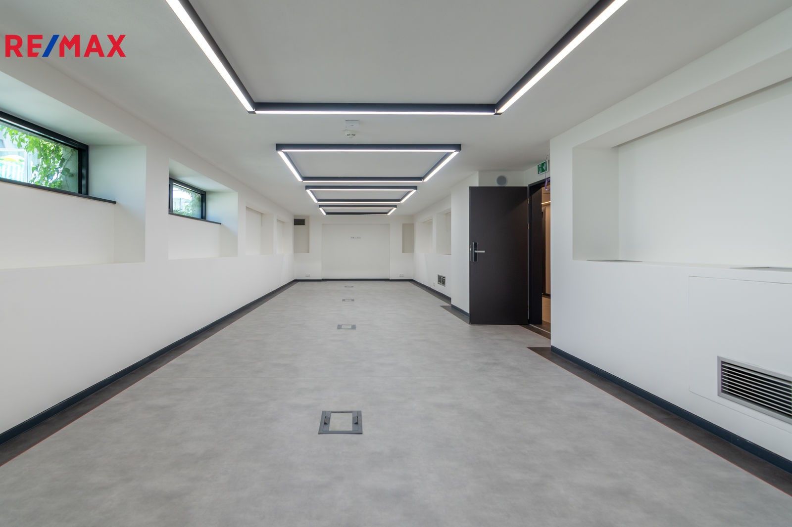 Obchodní prostory, Tusarova, Praha, 198 m²