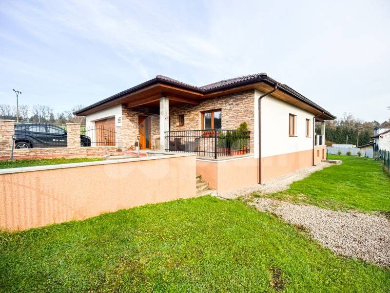 Rodinné domy, Holoubkov, 190 m²