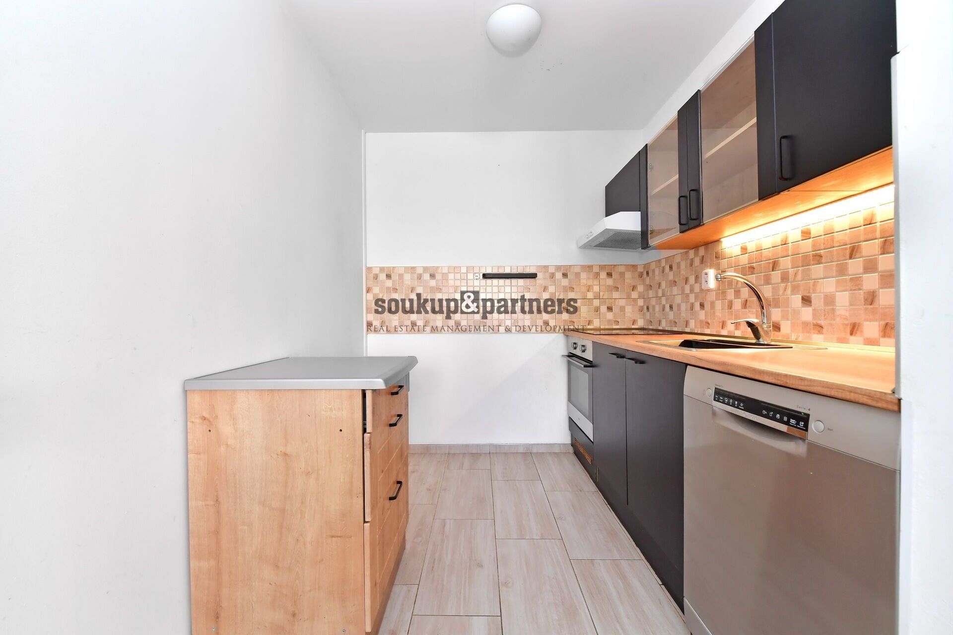 Byt 2+kk · 43 m² · Manželů Dostálových, Praha - 3