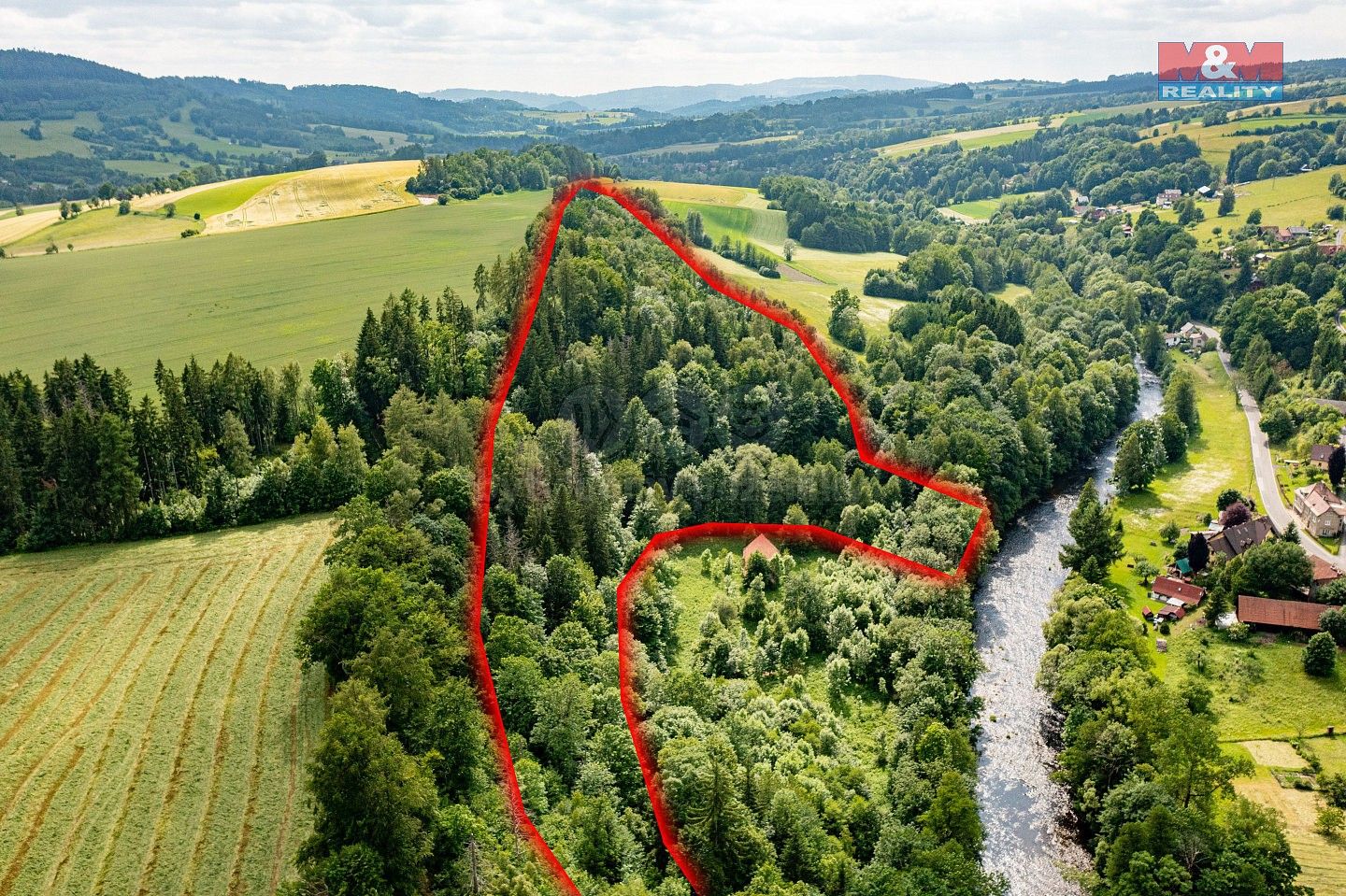 Les, 36 610 m²